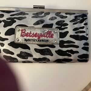 Betsy Cullen by Betsy Johnson large wallet/clutch